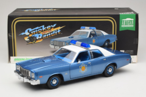 Plymouth Fury Police Pursuit Smokey and the Bandit GreenLight 1:18 19044 Kov – obrázek 8 z 8