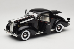 Pontiac Deluxe Černý Signature Models 1:18 18106 Kov – obrázek 2 z 8
