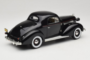 Pontiac Deluxe Černý Signature Models 1:18 18106 Kov – obrázek 3 z 8