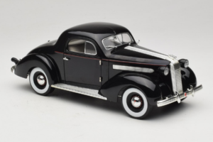 Pontiac Deluxe Černý Signature Models 1:18 18106 Kov – obrázek 6 z 8