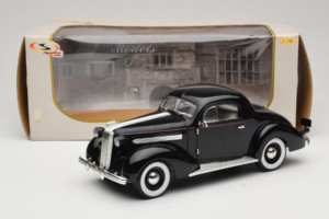 Pontiac Deluxe Černý Signature Models 1:18 18106 Kov – obrázek 8 z 8