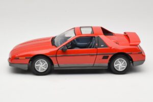 Pontiac Fiero GT Červený Road Signature 1:18 92588 Kov – obrázek 4 z 8