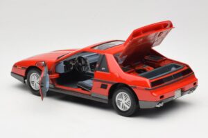 Pontiac Fiero GT Červený Road Signature 1:18 92588 Kov – obrázek 5 z 8