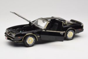 Pontiac Firebird Trans Am SE Smokey and the Bandit Joyride 1:18 33121 Kov – obrázek 2 z 8
