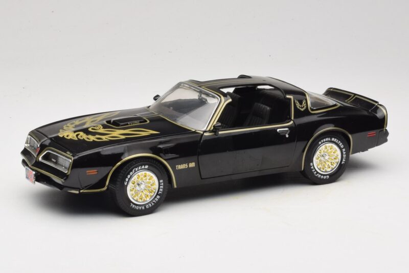 Pontiac Firebird Trans Am SE Smokey and the Bandit Joyride 1:18 33121 Kov