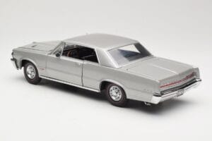 Pontiac GTO Stříbrný Sun Star 1:18 1821 Kov – obrázek 7 z 8