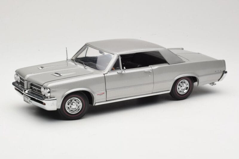 Pontiac GTO Stříbrný Sun Star 1:18 1821 Kov