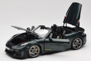 Porsche 718 Spyder RS Weissach Pack Forest Green Norev 1:18 187272 Kov – obrázek 2 z 8