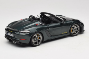 Porsche 718 Spyder RS Weissach Pack Forest Green Norev 1:18 187272 Kov – obrázek 3 z 8