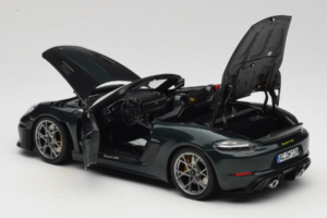 Porsche 718 Spyder RS Weissach Pack Forest Green Norev 1:18 187272 Kov – obrázek 5 z 8