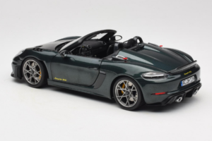 Porsche 718 Spyder RS Weissach Pack Forest Green Norev 1:18 187272 Kov – obrázek 7 z 8