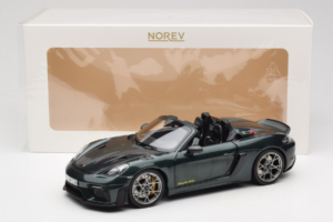 Porsche 718 Spyder RS Weissach Pack Forest Green Norev 1:18 187272 Kov – obrázek 8 z 8