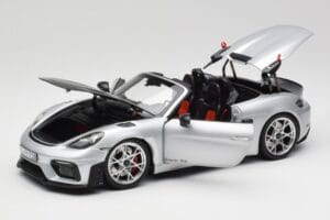 Porsche 718 Spyder RS Weissach Pack GT-Silver Metallic Norev 1:18 187270 Kov – obrázek 2 z 8