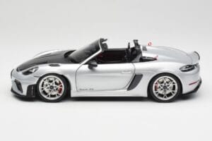 Porsche 718 Spyder RS Weissach Pack GT-Silver Metallic Norev 1:18 187270 Kov – obrázek 4 z 8