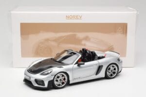 Porsche 718 Spyder RS Weissach Pack GT-Silver Metallic Norev 1:18 187270 Kov – obrázek 8 z 8