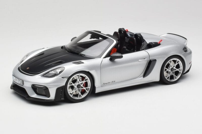 Porsche 718 Spyder RS Weissach Pack GT-Silver Metallic Norev 1:18 187270 Kov