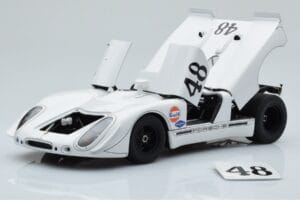 Porsche 908/02 #48 S. McQueen / P. Revson 12 Hours of Sebring 2nd Place Post Race Version 1970 AUTOart 1:18 87072 Kov – obrázek 2 z 8
