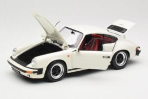 Porsche 911 930 Carrera 3.2 Grand Prix White Minichamps 1:18 100063024 Kov – obrázek 2 z 8
