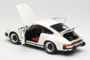 Porsche 911 930 Carrera 3.2 Grand Prix White Minichamps 1:18 100063024 Kov – obrázek 5 z 8