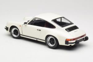 Porsche 911 930 Carrera 3.2 Grand Prix White Minichamps 1:18 100063024 Kov – obrázek 7 z 8