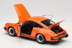 Porsche 911 930 Carrera 3.2 Signal Orange Minichamps 1:18 100063025 Kov – obrázek 5 z 8