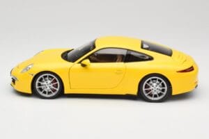 Porsche 911 991 Carrera S Racing Yellow Minichamps 1:18 100061021 Kov – obrázek 4 z 8