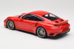 Porsche 911 991 Turbo S Guards Red Minichamps 1:18 110067122 Kov – obrázek 7 z 8