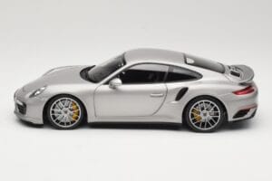 Porsche 911 991 Turbo S Stříbrný Minichamps 1:18 113067126 Kov – obrázek 4 z 8