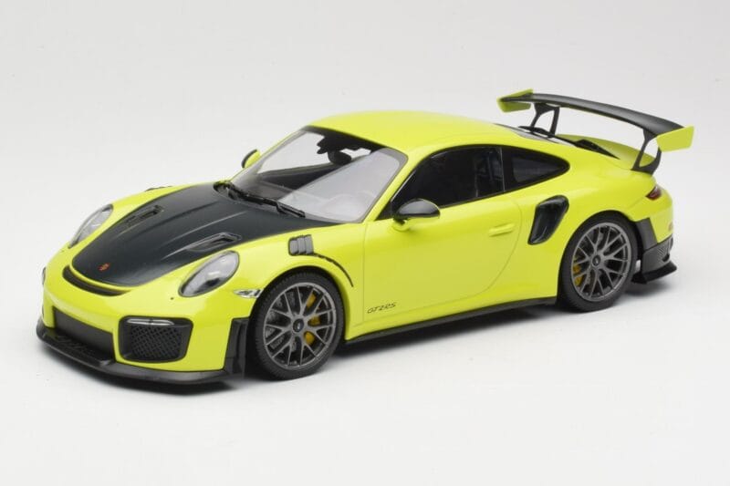 Porsche 911 991.2 GT2 RS Limetkově Zelený se Stříbrnými Koly Minichamps 1:18 155068309 Kov