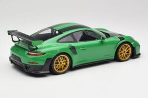Porsche 911 991.2 GT2 RS Weissach Package British Racing Zelený & Zlatá Kola Minichamps 1:18 153068318 Kov – obrázek 2 z 6