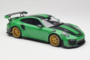 Porsche 911 991.2 GT2 RS Weissach Package British Racing Zelený & Zlatá Kola Minichamps 1:18 153068318 Kov – obrázek 4 z 6
