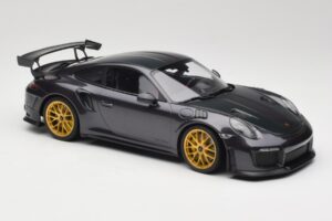 Porsche 911 991.2 GT2 RS Weissach Package Purple Metallic Se Zlatými Magnéziovými Koly Minichamps 1:18 153068322 Kov – obrázek 4 z 6