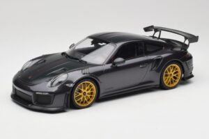 Porsche 911 991.2 GT2 RS Weissach Package Purple Metallic Se Zlatými Magnéziovými Koly Minichamps 1:18 153068322 Kov