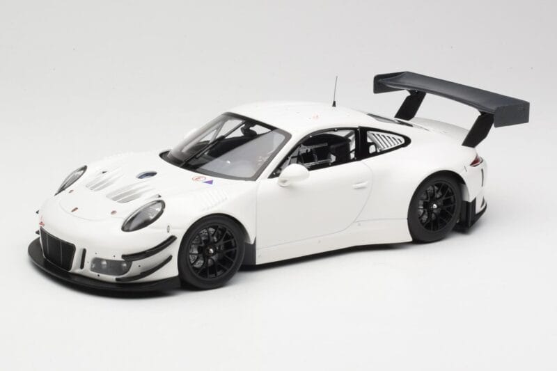 Porsche 911 991.2 GT3 R Bílý s Černými Koly Minichamps 1:18 155186900 Kov