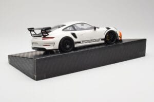 Porsche 911 991.2 GT3 RS Manthey Racing Bílý & Modrý & Oranžový Minichamps 1:18 MR-911-GT3RS-1805 Kov – obrázek 3 z 6