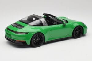 Porsche 911 991.2 Targa 4 GTS British Racing Zelený Minichamps 1:18 155061065 Kov – obrázek 2 z 6