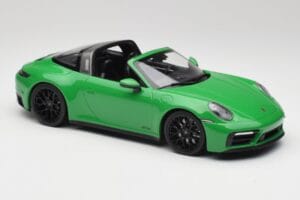 Porsche 911 991.2 Targa 4 GTS British Racing Zelený Minichamps 1:18 155061065 Kov – obrázek 4 z 6