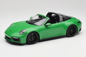 Porsche 911 991.2 Targa 4 GTS British Racing Zelený Minichamps 1:18 155061065 Kov