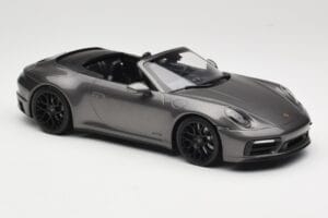 Porsche 911 992 Carrera 4 GTS Kabriolet Grey Metallic Minichamps 1:18 155063031 Kov – obrázek 4 z 6