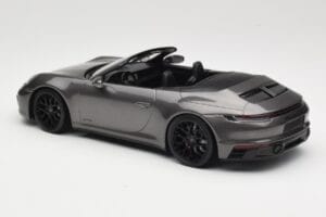 Porsche 911 992 Carrera 4 GTS Kabriolet Grey Metallic Minichamps 1:18 155063031 Kov – obrázek 5 z 6