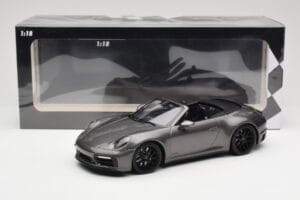 Porsche 911 992 Carrera 4 GTS Kabriolet Grey Metallic Minichamps 1:18 155063031 Kov – obrázek 6 z 6