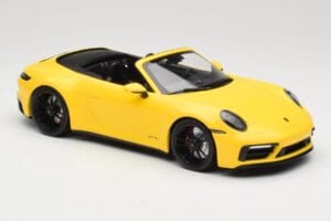 Porsche 911 992 Carrera 4 GTS Kabriolet Žlutý Minichamps 1:18 155063030 Kov – obrázek 4 z 6