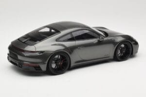 Porsche 911 992 Carrera 4 GTS Green Metallic Minichamps 1:18 155063101 Kov – obrázek 2 z 6