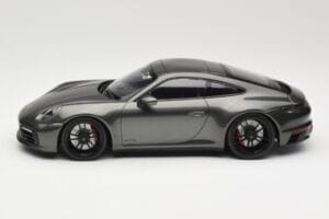 Porsche 911 992 Carrera 4 GTS Green Metallic Minichamps 1:18 155063101 Kov – obrázek 3 z 6