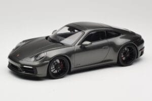 Porsche 911 992 Carrera 4 GTS Green Metallic Minichamps 1:18 155063101 Kov