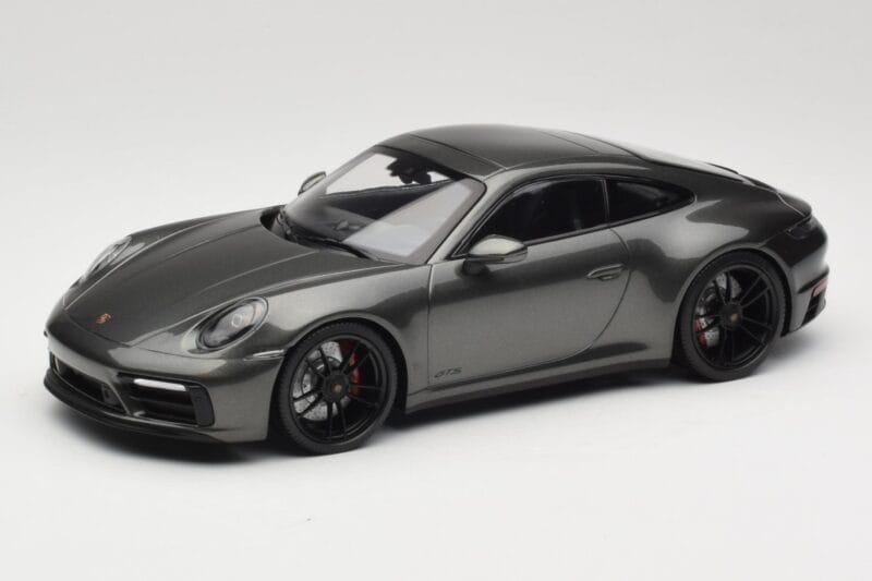 Porsche 911 992 Carrera 4 GTS Green Metallic Minichamps 1:18 155063101 Kov