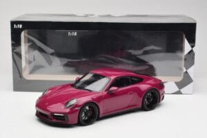 Porsche 911 992 Carrera 4 GTS Rubystar Minichamps 1:18 155063102 Kov – obrázek 6 z 6