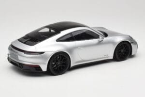 Porsche 911 992 Carrera 4 GTS Stříbrný Minichamps 1:18 155063104 Kov – obrázek 2 z 6