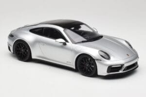 Porsche 911 992 Carrera 4 GTS Stříbrný Minichamps 1:18 155063104 Kov – obrázek 4 z 6