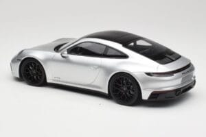 Porsche 911 992 Carrera 4 GTS Stříbrný Minichamps 1:18 155063104 Kov – obrázek 5 z 6